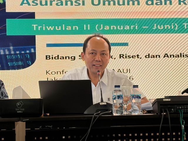 Wakil Ketua Bidang Statistik, Riset, dan Analisis AAUI, Heri Supriyadi, dalam konferensi pers AAUI Triwulan II di Jakarta, Jumat (4/9/2026). Foto: Najma Ramadhanya/kumparan