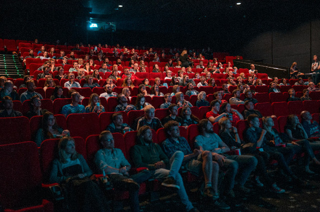 Ilustrasi Film Agensi Rumah Tangga Kapan Tayang?, Unsplash/Krists Luhaers