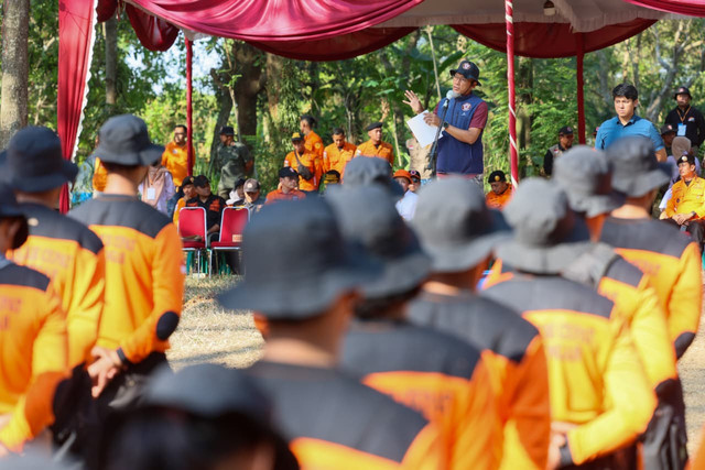 Sekda Jateng Sumarno buka apel pelatihan peningkatan kapasitas relawan kebencanaan dan soroti tingginya angka kebakaran lahan serta permukiman di Ungaran Timur, Kabupaten Semarang, Jumat (4/8/2026). Foto: Dok. Pemprov Jateng