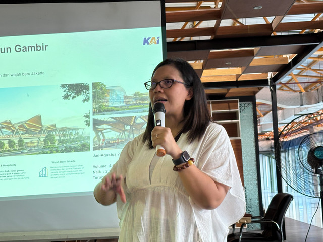 Vice President Corporate Communication KAI Anne Purba saat Jumpa Pers KAI di Stasiun BNI City, Jakarta, Jumat (4/9/2026). Foto: Nur Pangesti/kumparan
