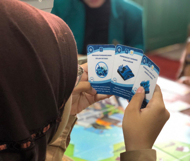 Proses Uji coba board game kepada anak kelas 6 di Jakarta (Sumber : Dokumentasi pribadi)