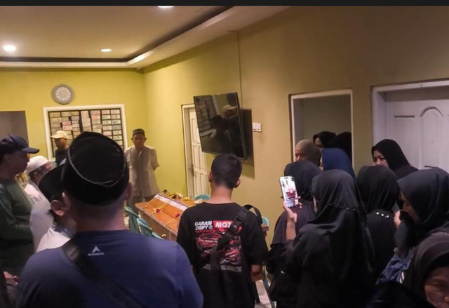 Jenazah Mozza Axillia Gunarsa (18) tiba di rumah duka di Desa Gebugan, Kecamatan Bergas, Kabupaten Semarang, Jawa Tengah pada Jumat (4/9/2026) malam. Foto: Dok. Istimewa