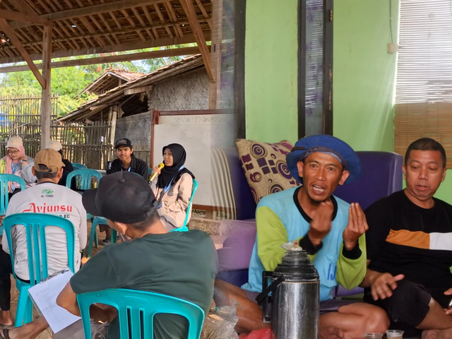 Tim KKNT Desa Ciberes menyelenggarakan program "Mikroba Sobat Petani" (Dokumentasi KKNT IPB University)