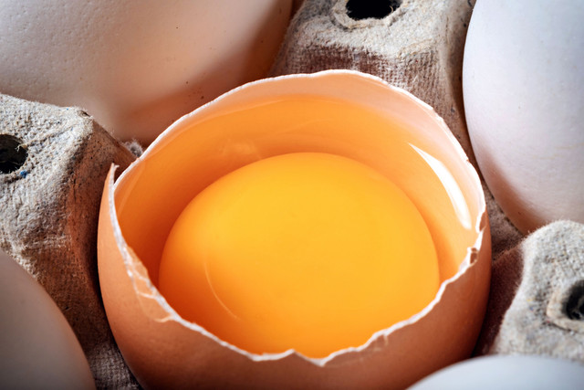 Ilustrasi kenapa telur rebus punya lingkaran abu-abu di kuning telur?,Pexels/Dee Dave