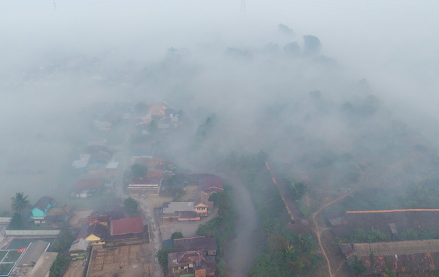 Foto udara kawasan Musi II yang tertutup kabut asap di Palembang, Sumatera Selatan, Sabtu (5/9/2026). Foto: Nova Wahyudi/ANTARA FOTO
