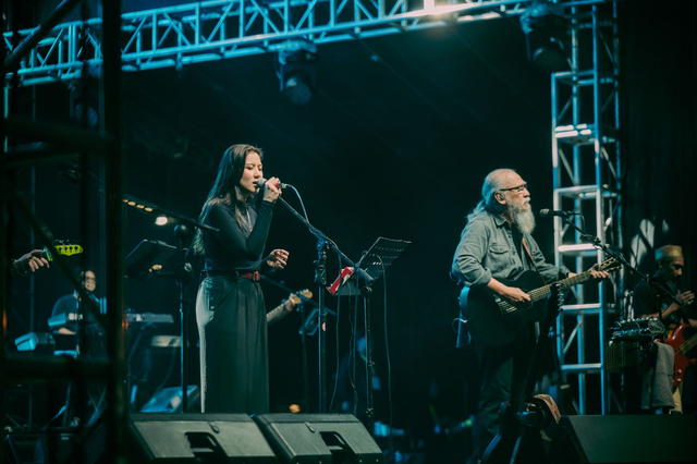 Penampilan Danilla dan Iwan Fals di Soundrenaline Sana Sini Makassar 2026. Foto: Istimewa