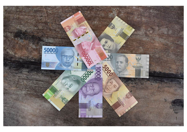 Ilustrasi uang rupiah, gambaran penghasilan yang setiap bulan tak lepas dari potongan pajak. (Foto: Robert Lens/Pexels)