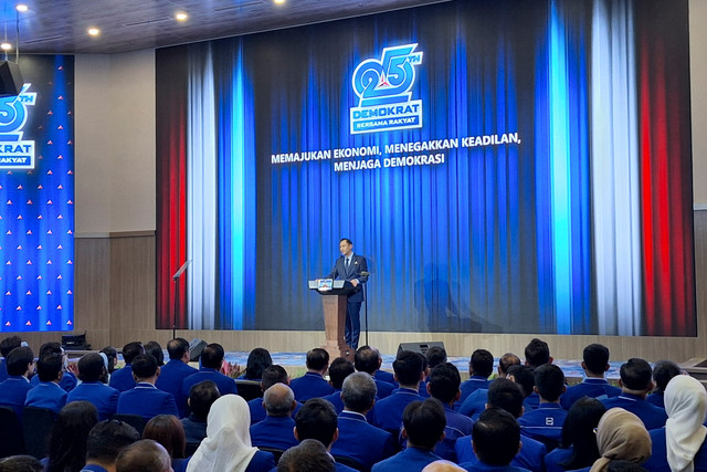 Ketua Umum Partai Demokrat Agus Harimurti Yudhoyono (AHY) berpidato dalam acara memperingati HUT ke-25 Partai Demokrat di Kantor DPP Partai Demokrat Jakarta Pusat, Sabtu (5/9/2026). Foto: Kevin Daniel/kumparan