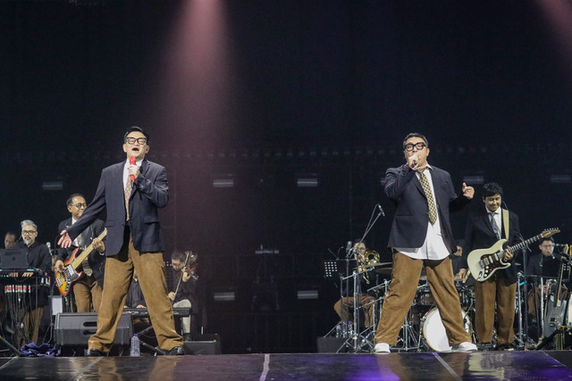 Grup musik Kahitna tampil dalam konser bertajuk "40 Tahun: Di Antara Takkan Tergantinya Cantik, & Titik Nadir Mantan Terindah" di NICE, PIK 2, Tangerang, Banten, Sabtu (5/9/2026). Foto: Jamal Ramadhan/kumparan