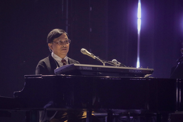 Grup musik Kahitna tampil dalam konser bertajuk "40 Tahun: Di Antara Takkan Tergantinya Cantik, & Titik Nadir Mantan Terindah" di NICE, PIK 2, Tangerang, Banten, Sabtu (5/9/2026). Foto: Jamal Ramadhan/kumparan