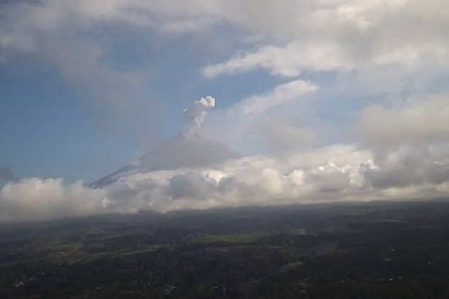Erupsi Gunung Semeru, Minggu (6/9/2026). Foto: x/@badangeologi_
