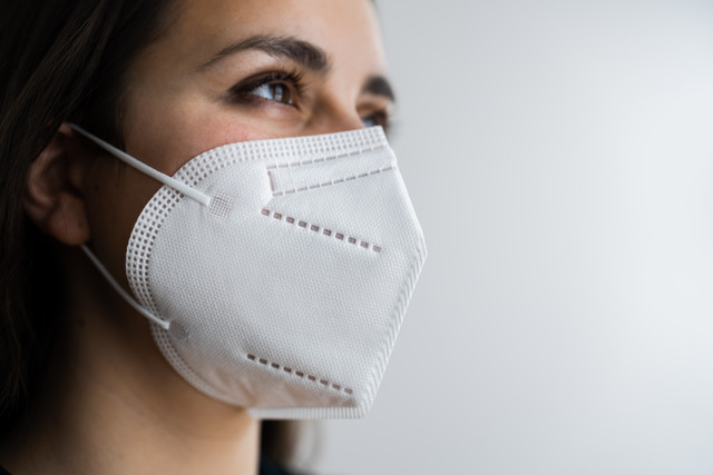 Ilustrasi masker KN95. Foto: Andrey_Popov/Shutterstock