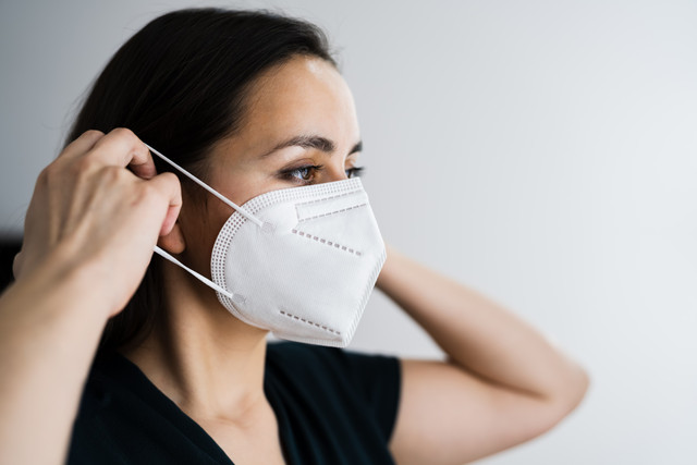 Ilustrasi masker KN95. Foto: Andrey_Popov/Shutterstock