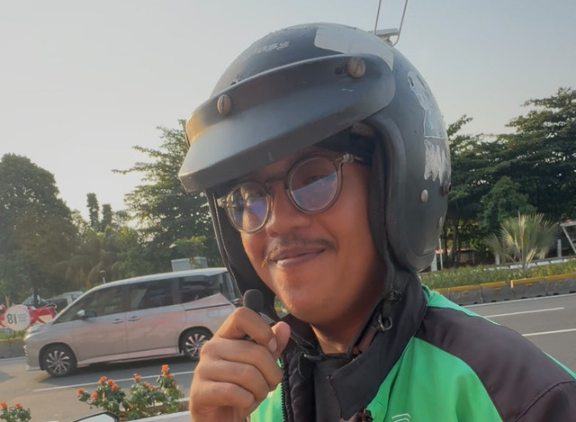 Eky Ardiyansyah, pengemudi ojol saat ditemui kumparan di Sudirman, Jakarta, Minggu (6/9/2026). Foto: Salsha Okta Fairuz/kumparan