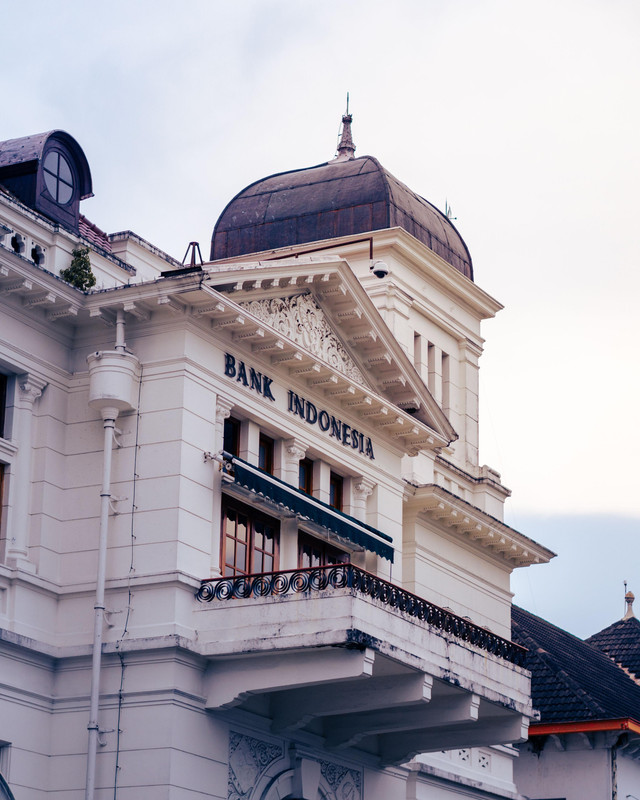 https://www.pexels.com/id-id/foto/arsitektur-balkon-teras-indonesia-12735800/