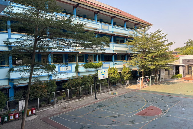 Suasana kegiatan pembelajaran jarak jauh (PJJ) di SMP Negeri 213 Jakarta, Senin (7/9/2026). Foto: Pradya Tirta/kumparan