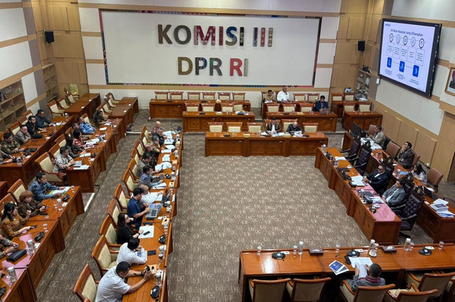 Rapat dengar pendapat (RDP) Komisi III DPR dengan Peradi terkait RUU Perampasan Aset di Kompleks Parlemen, Senayan, Jakarta, Senin (7/9/2026). Foto: Nasywa Athifah/kumparan