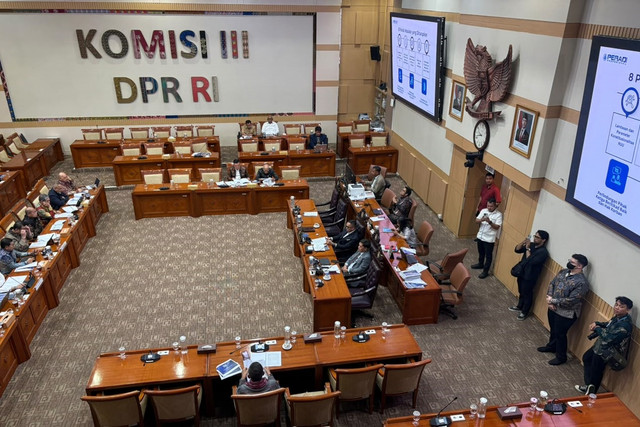 Rapat dengar pendapat (RDP) Komisi III DPR dengan Peradi terkait RUU Perampasan Aset di Kompleks Parlemen, Senayan, Jakarta, Senin (7/9/2026). Foto: Nasywa Athifah/kumparan
