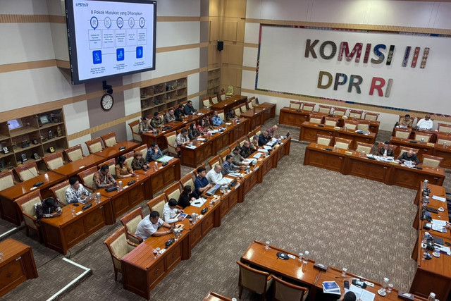 Rapat dengar pendapat (RDP) Komisi III DPR dengan Peradi terkait RUU Perampasan Aset di Kompleks Parlemen, Senayan, Jakarta, Senin (7/9/2026). Foto: Nasywa Athifah/kumparan