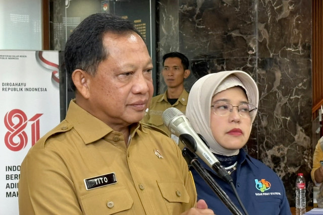 Mendagri Tito Karnavian dan Kepala BPS Amalia Adininggar Widyasanti dalam konferensi pers di Kemdagri, Jakarta Pusat, Senin (7/9/2026). Foto: Zamachsyari/kumparan