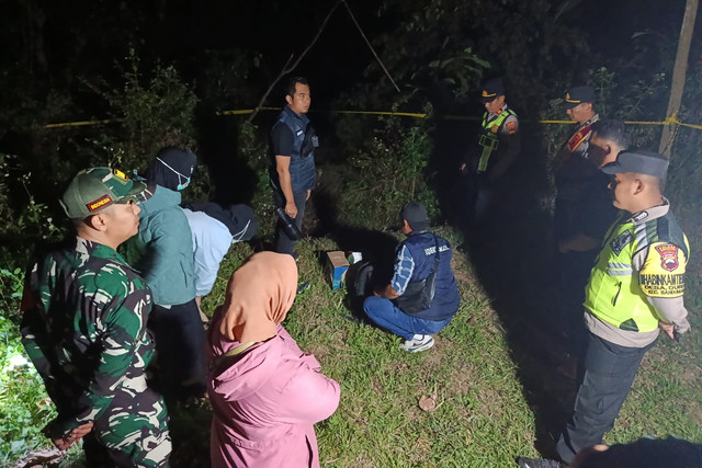 Lokasi penemuan mayat bayi perempuan di sebuah kebun di Kecamatan Bandungan, Kabupaten Semarang, Jawa Tengah. Foto: Polres Semarang