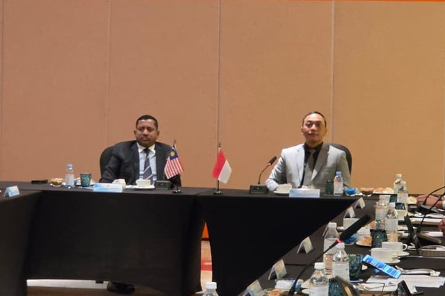 Direktorat Tindak Pidana (Dittipid) Narkoba Bareskrim Polri bertemu dengan Jabatan Siasatan Jenayah Narkotik Polis Diraja Malaysia (JSJN PDRM) kepolisian Malaysia dalam pertemuan Bilateral ke-14 di Genting Highlands, Pahang, Malaysia. Foto: Dok. Istimewa