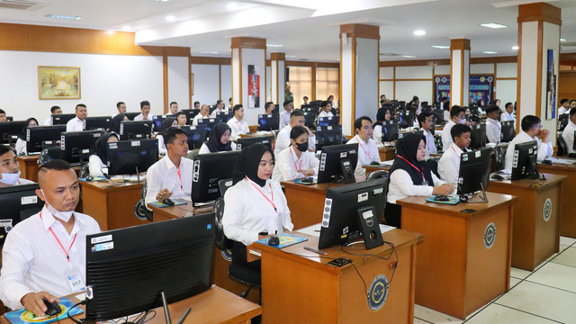 Ilustrasi tes Sekolah Kedinasan. Foto: indrarf/Shutterstock