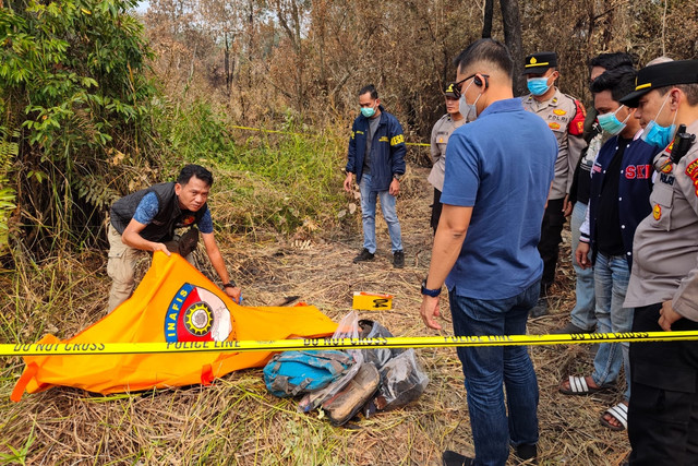 Kerangka kakak beradik ditemukan di rumah kosong di Kelurahan Sei Sedapat, Kecamatan, Talang Kelapa, Kabupaten Banyuasin. Foto: Polres Banyuasin