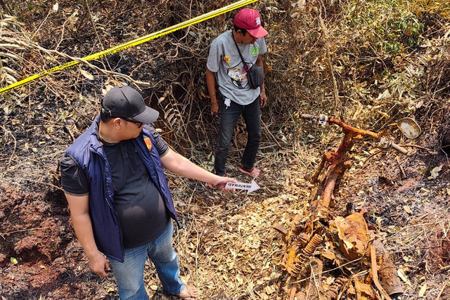 Kerangka kakak beradik ditemukan di rumah kosong di Kelurahan Sei Sedapat, Kecamatan, Talang Kelapa, Kabupaten Banyuasin. Foto: Polres Banyuasin