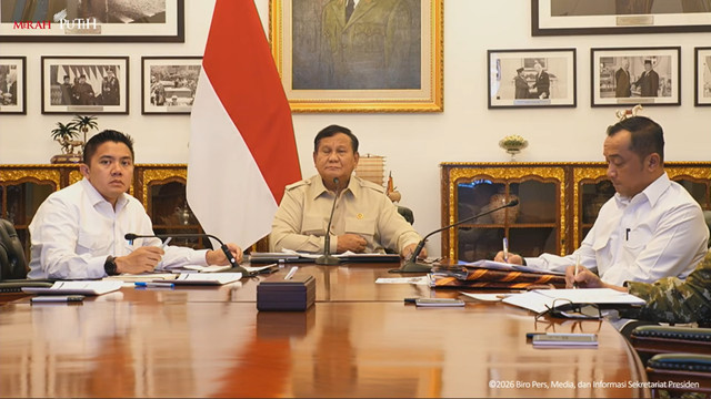Presiden Prabowo pimpin Ratas Perkembangan Penanganan Bencana Alam secara daring pada Senin (7/9/2026). Foto: YouTube/ Sekretariat Presiden