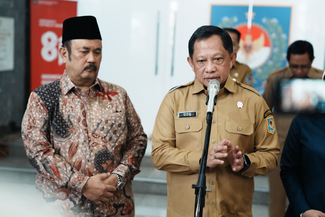 Mendagri Tito Karnavian dorong penguatan empat komponen utama pertumbuhan ekonomi guna targetkan Indonesia keluar dari middle income trap dalam Rakor di Jakarta, Senin (7/9/2026). Foto: Kemendagri RI
