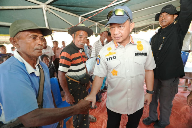 Mendagri Tito Karnavian minta kepala daerah di NTT segera realisasikan tambahan BTT senilai Rp200 miliar dari Presiden Prabowo Subianto untuk percepatan penanganan pascagempa, Senin (7/9/2026).  Foto: Kemendagri RI
