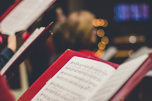 Ilustrasi Lirik Lagu Make It Hot Minho SHINee. Foto: Unsplash/Kati Hoehl