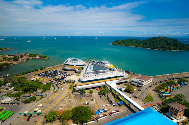 Ilustrasi penyeberangan Merak-Bakauheni hari ini. Foto: Unsplash.com/Ammar Andiko
