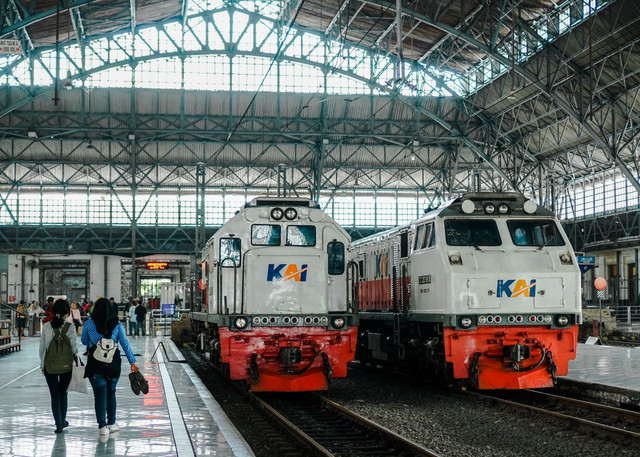 Ilustrasi membahas berapa gaji Staf Logistik dan Bangunan KAI. Foto: Pexels