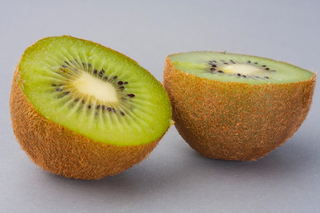 Ilustrasi kenapa kiwi memiliki bulu di kulitnya.Foto: Engin akyurt / Unsplash