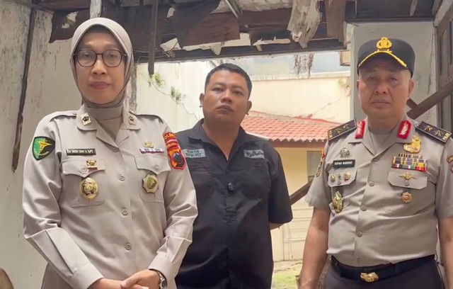 Dosen Akpol Irjen Sofyan Nugroho (kanan) dan istrinya, dr. Niken Diah Anitasari (kiri). Foto: Intan Alliva Khansa/kumparan