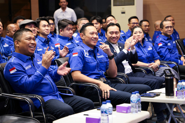 Penyerahan kartu tanda anggota (KTA) kepada sejumlah Founder, Investor, dan Influencer Muda Indonesia oleh Ketua Umum Partai Demokrat Agus Harimurti Yudhoyono (AHY) di Jakarta, Senin (7/9/2026). Foto: Instagram/ @agusyudhoyono