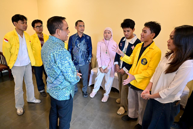 Gubernur Sulawesi Tengah Anwar Hafid bertemu dengan para mahasiswa asal Sulawesi Tengah. Foto: Dok. Istimewa
