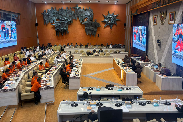 Suasana rapat dengar pendapat Komisi V DPR dengan BMKG dan Basarnas di Kompleks Parlemen, Senayan, Jakarta, Selasa (8/9/2026). Foto: Nasywa Athifah/kumparan