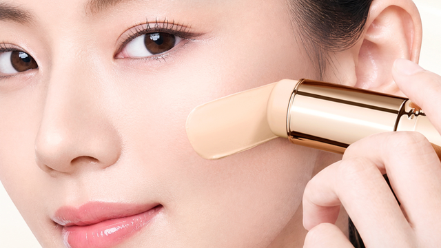 SKINTIFIC Rilis Cover Smooth Blurring Foundation Stick. Foto: SKINTIFIC