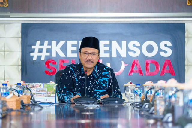 Mensos Saifullah Yusuf (Gus Ipul) tegaskan komitmen hilirisasi lulusan Sekolah Rakyat agar langsung terserap sebagai pekerja terampil atau melanjutkan kuliah lewat beasiswa demi putus rantai kemiskinan, Selasa (8/9/2026). Foto: Kemensos RI