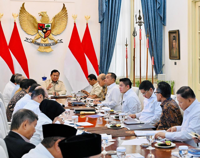 Presiden Republik Indonesia Prabowo bersama jajaran menteri menggelar Rapat di Istana, Jakarta pada Senin (7/9/2026). Foto: Dok. Istimewa