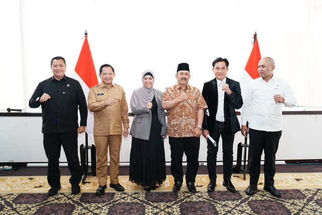 Mendagri Tito Karnavian dalam rapat Penandatanganan Daftar Inventarisasi Masalah (DIM) RUU Satu Data Indonesia di Kementerian PPN/Bappenas, Jakarta, Selasa (8/9/2026). Foto: Kemendagri RI
