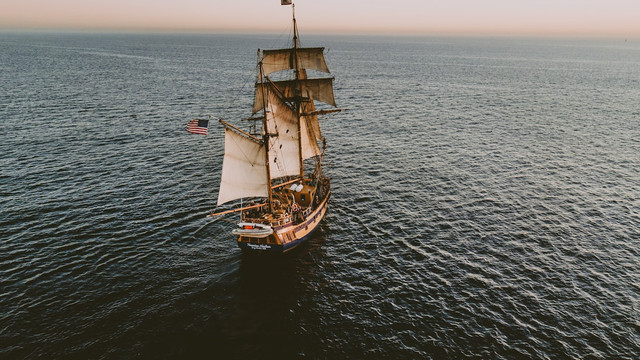 ilustrasi bagaimana kapal bisa mengapung. unsplash/Austin Neill