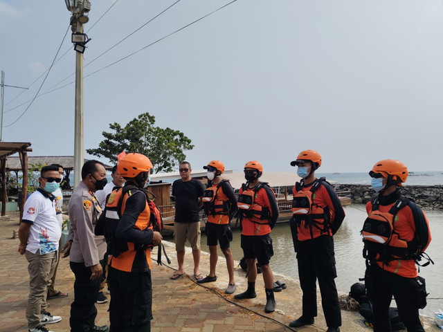 SAR dan Polda Banten lakukan pencarian 5 jurnalis yang diduga hilang kontak saat meliput ke kawasan Gununag Anak Krakatau, Selasa (8/9/2026). Foto: Dok. Polda Banten