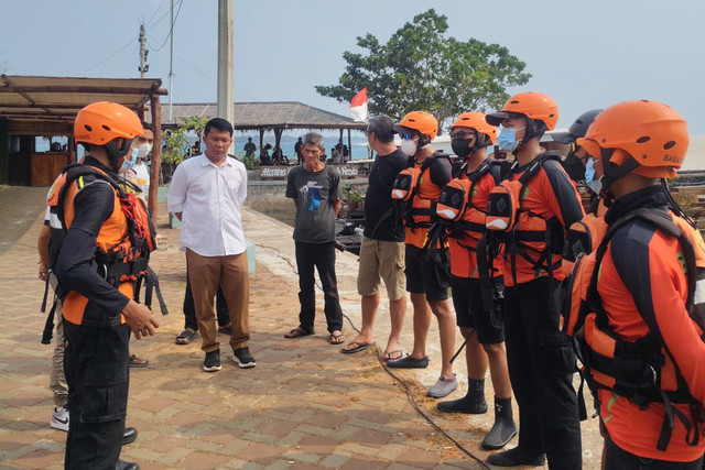SAR dan Polda Banten lakukan pencarian 5 jurnalis yang diduga hilang kontak saat meliput ke kawasan Gunung Anak Krakatau, Selasa (8/9/2026). Foto: Dok. Polda Banten