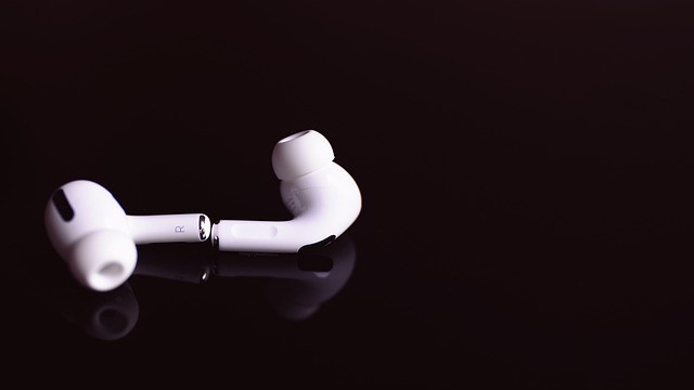 Ilustrasi airpods, earbuds, music. Foto: Pixabay