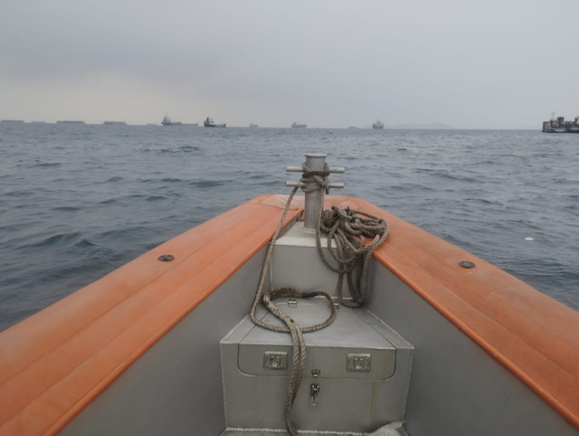 Basarnas Lampung lakukan pencarian rombongan wartawan yang hilang di Selat Sunda.  Foto: Dok. SAR