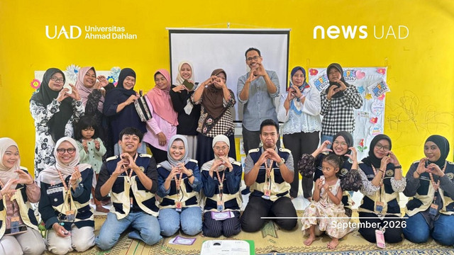 KKN Universitas Ahmad Dahlan (UAD) gelar workshop pembuatan spray sereh multifungsi dan losida galon (Foto. KKN UAD)